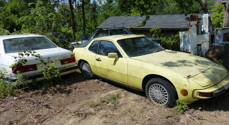 Illustration for article titled A Michigan Town Is Forcing This Man To Sell 20 Old Cars Off His Property Every Month